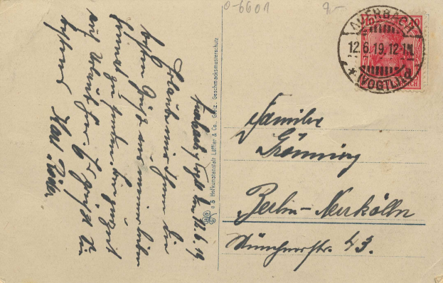 Alte deutsche Postkarte mit rotem Stempel, mit der gedruckten Inschrift "Gesimnacks & Co. & Co."