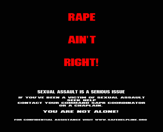 Plakat mit fetter schwarzer Schrift auf einem weißen Hintergrund, das "Rape Ain't Right: Sexual Assault is a Serious Issue" lautet, eingerahmt von einem schwarzen Rand.