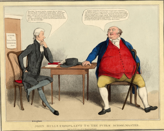 John Bull steht einem sitzenden Lehrer gegenüber an einem Tisch mit Hut und Papieren, während eine weitere Person in der Nähe sitzt; eine Tür und ein Papier an der Wand sind im Hintergrund sichtbar.