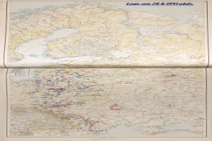 Ein altes Buch mit einer detaillierten Karte von Europa auf dem Cover, das geografische Merkmale wie Flüsse, Berge und Städte sowie zusätzlichen Text enthält.