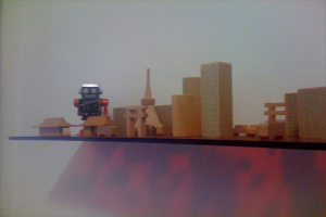 Spielfiguren auf einem Regal.