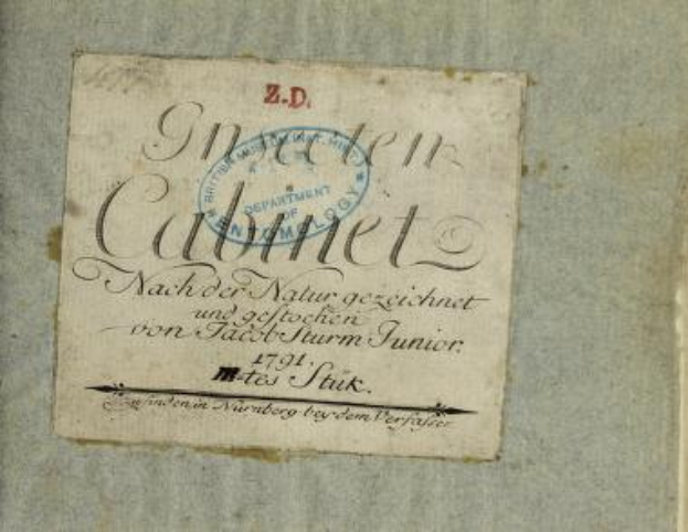 Ein altes Buch mit dem Titel "Z.D. Nürnberg, Deutschland, 1791" und einem Stempel, der die erste Auflage anzeigt, sowie einigen handgeschriebenen Text auf dem Papier.