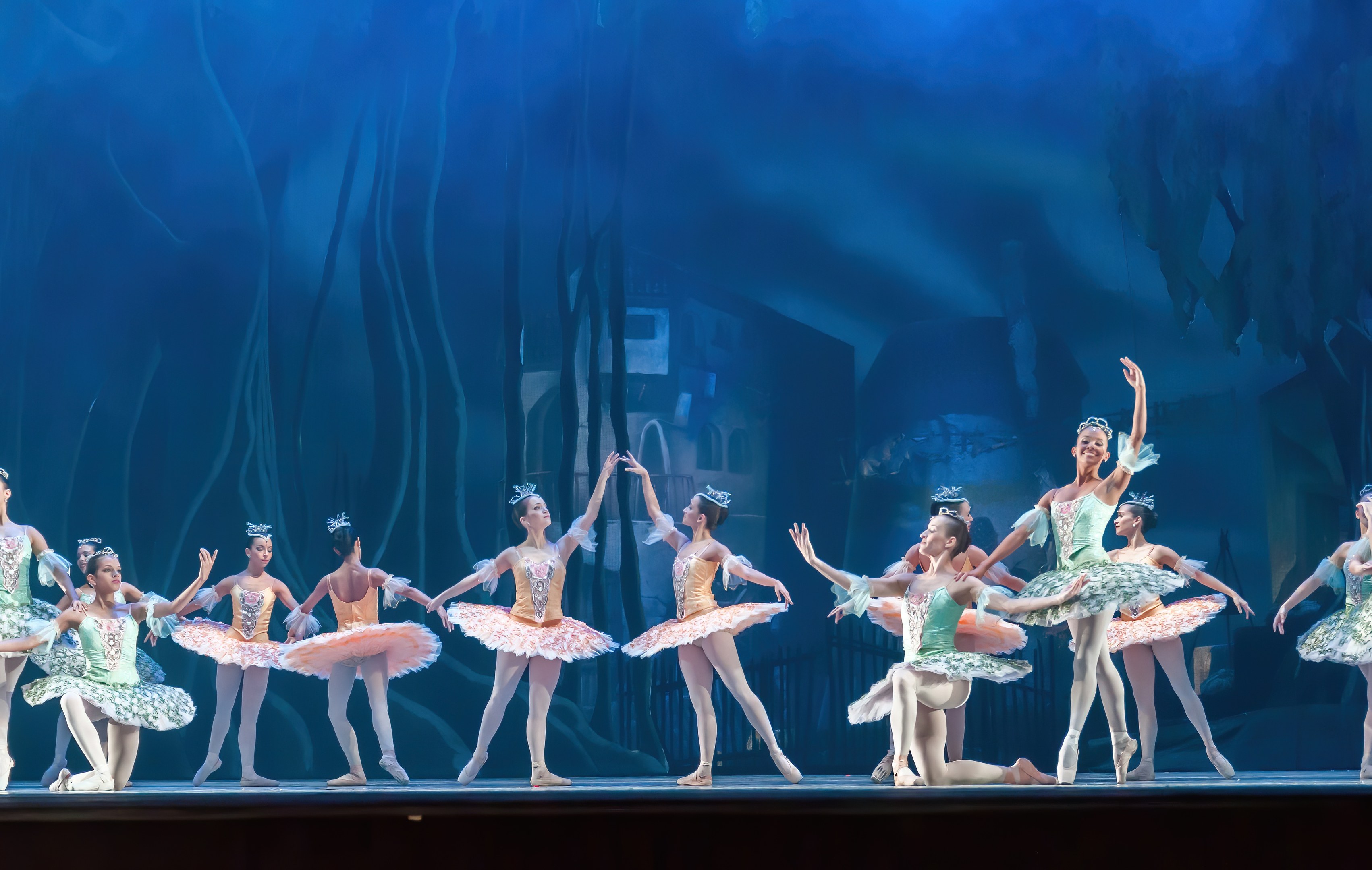 "Theater of Estrada Song" des Zentrums für Ästhetische Erziehung von Kindern der Region Nizhny Novgorod wird vor der Vorstellung von "Nussknacker" im Nizhny Novgorod TYUZ am 1. Juni auftreten