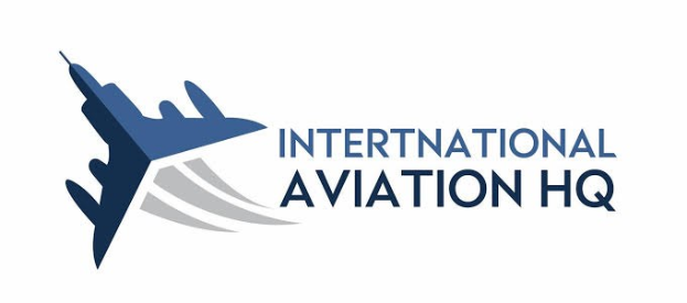 Logo von International Aviation HQ mit einem blauen und weißen Flugzeug mit ausgebreiteten Flügeln und einem nach oben zeigenden Heck, begleitet von fetter wei├čer Schrift, vor einem weißen Hintergrund.