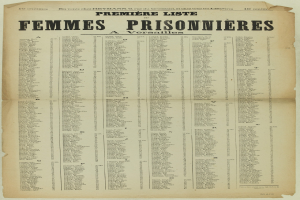 Gelblich altes Buchseite mit einer Liste von Frauenhäftlingsnamen in zwei Spalten, geschrieben in schwarzer Tinte.