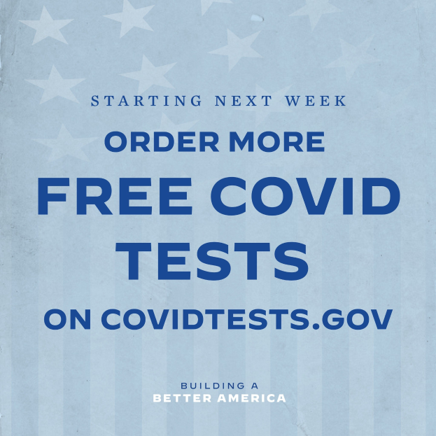 Plakat mit weißer Schrift auf blauem Hintergrund, auf dem "Ab nächster Woche bestellen Sie mehr kostenlose Covid-Tests auf CovidTests.gov" steht und zur Bestellung von kostenlosen COVID-19-Tests auffordert.