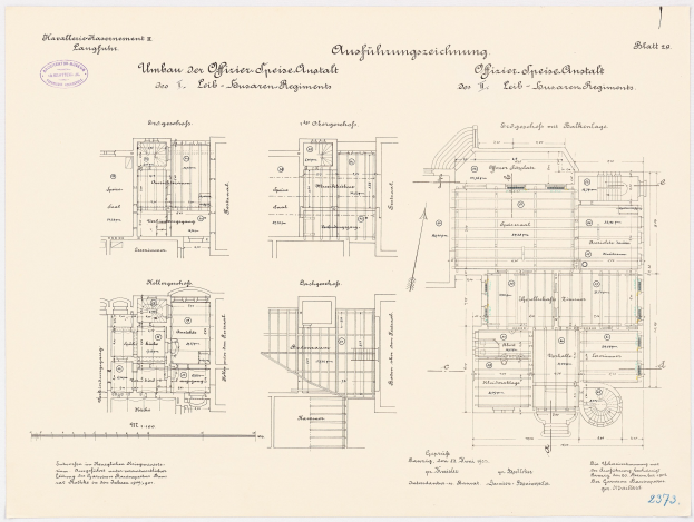 Schwarzer und weißer Grundriss des ehemaligen Bundeskanzleramts mit detaillierter Planung und Anmerkungen.