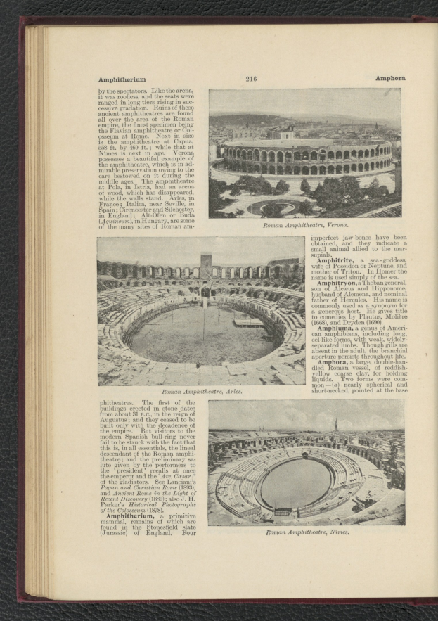 Offenes Buch zeigt Stadionbild neben Text und anderen Bildern.