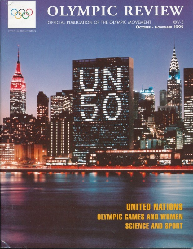 Buch mit dem Titel 'Olympische Spiele: Offizielle Veröffentlichung der Olympischen Bewegung' mit einer Stadtansicht auf dem Cover, das auf einer flachen Oberfläche liegt.