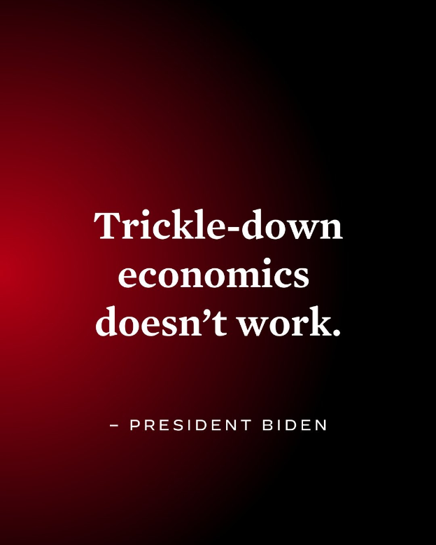 Plakat mit fetter schwarzer Schrift "Trickle-Down Economics Works Not" auf weißem Hintergrund, eingerahmt von einem dünnen schwarzen Rand, begleitet von einem Zitat des Präsidenten.