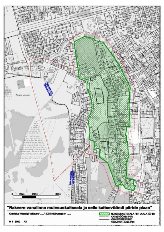 Ein Plakat mit einer Stadtkarte, auf der ein grüner zentraler Bereich hervorgehoben ist, begleitet von Text, der Straßen, Parks und Sehenswürdigkeiten beschreibt.
