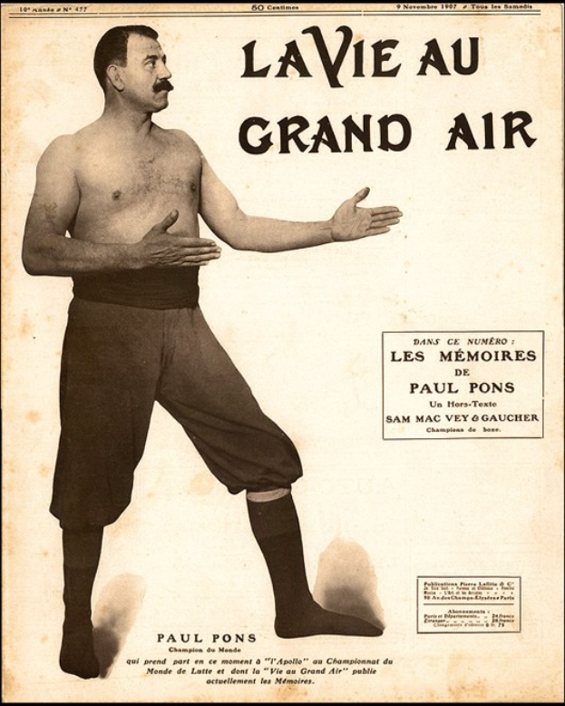 Ein Schwarz-Weiß-Foto eines Mannes im Boxring, der Handschuhe und Shorts trägt und einen entschlossenen Gesichtsausdruck hat, sowie die Worte "La Vie au Grand Air" oben geschrieben.
