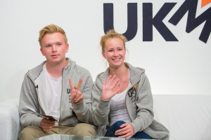 Sind Off Campus-Stars Josh Heuston und Mika Abdalla ein Paar? Fotos von Fans in Paris lassen Gerüchte aufkommen