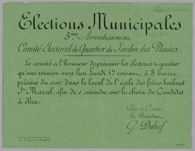 Ein grüner Zettel mit der Aufschrift "Elections municipales" vor einem weißen Hintergrund.