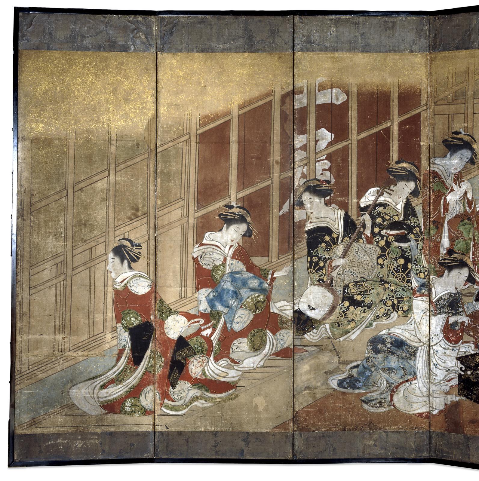 Ein japanisches Vier-Paneel-Bild aus der Meiji-Zeit zeigt eine Gruppe von Frauen in Kimonos, wobei eine Frau in der Mitte mit ausgestreckten Armen vor einem tiefblauen Hintergrund steht.