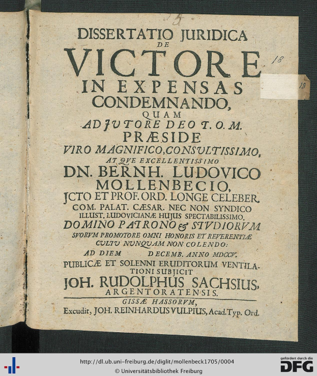 Offenes Buch mit dem Titel "Dissertation Juridica de Victore in Expensas Condemando" zeigt eine Seite mit juristischen Dokumenten.