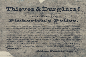 Plakat mit 'Thieves & Burglars Pinkerton's Police' in fetter schwarzer Schrift auf weißem Hintergrund, eingerahmt von einem schmalen schwarzen Rand.