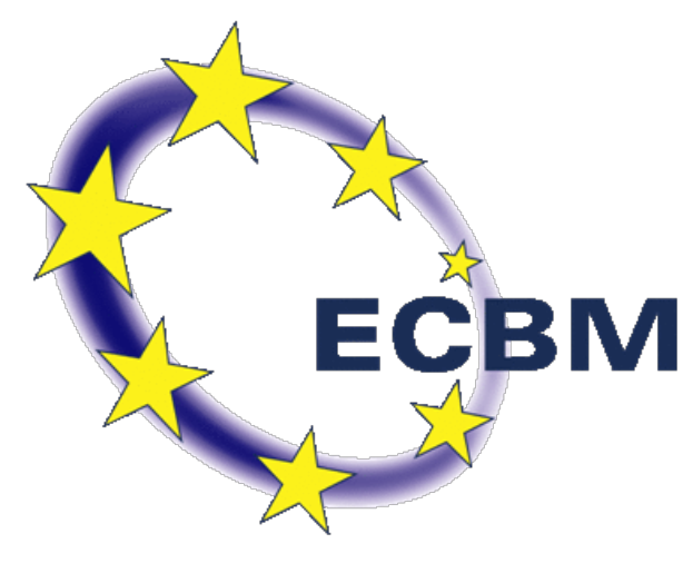 Ein blauer Kreis mit zwölf gelben Sternen in der Mitte, umgeben von dem Text "ECBM" in weißer Schrift, vor einem schwarzen Hintergrund.